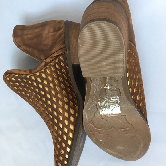 💯 Genuine Leather Distressed Brown/Gold Booties. - Picture 2 of 3